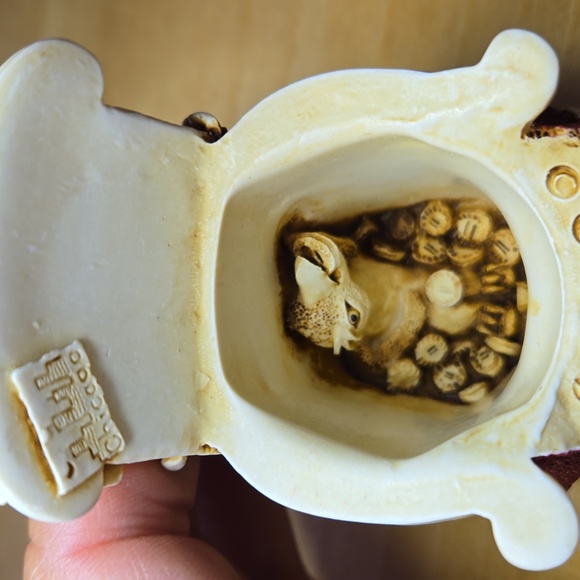 Harmony Kingdom "Jingle Bell Rock" Santa in Rocking Chair Figurine - Picture 13 of 16